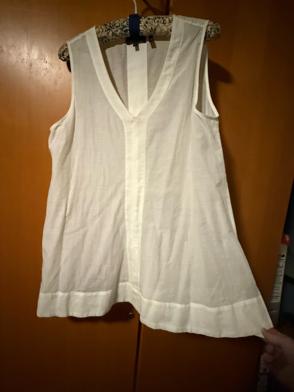Theory women’s white  V-Neck Sleeveless tunic top
